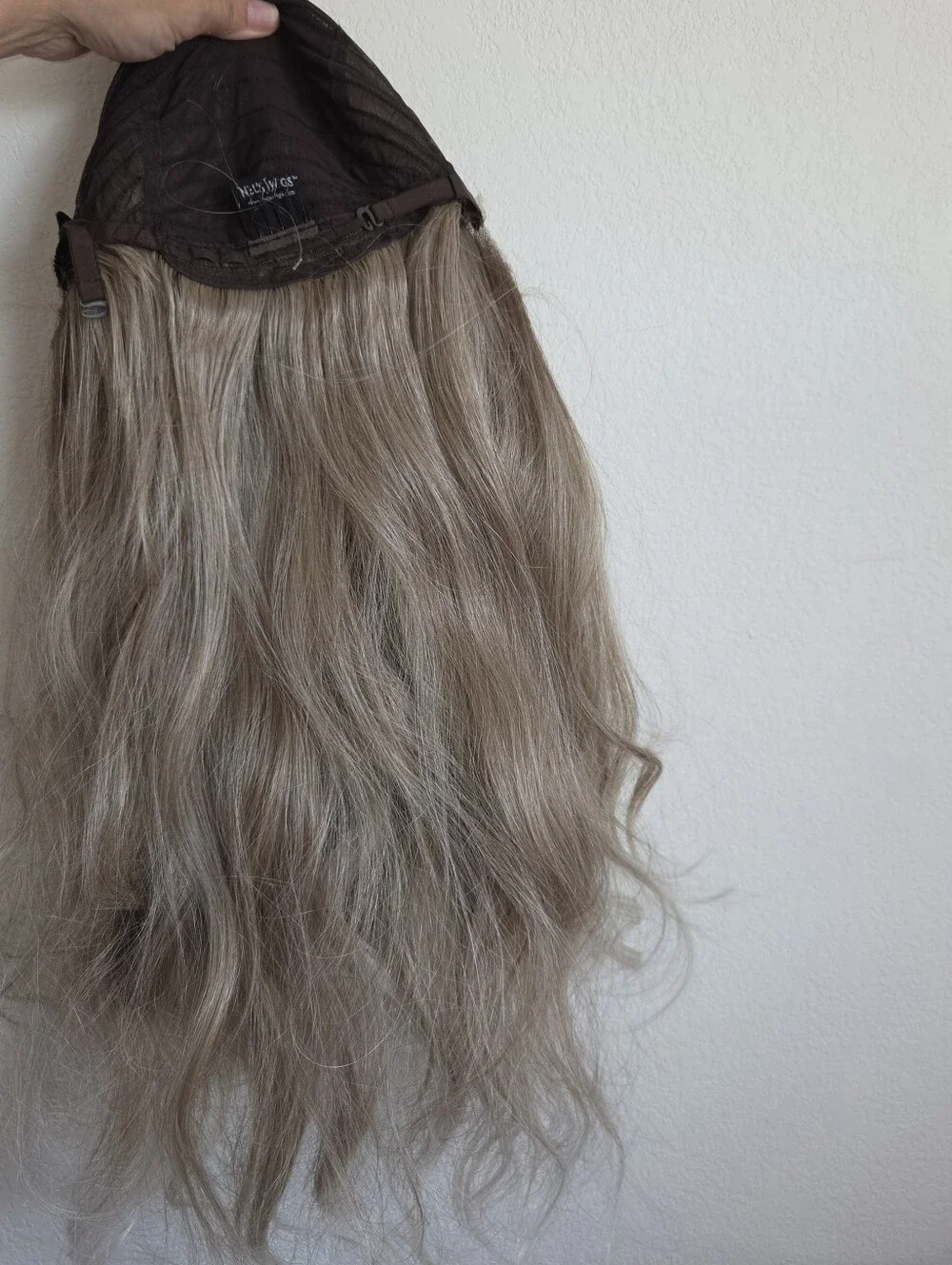 Nel's Wigs - Stevi 08 - blonde with light brunette mix Standard
